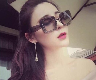 Kính râm nữ Mắt vuông to nhũ kim tuyến