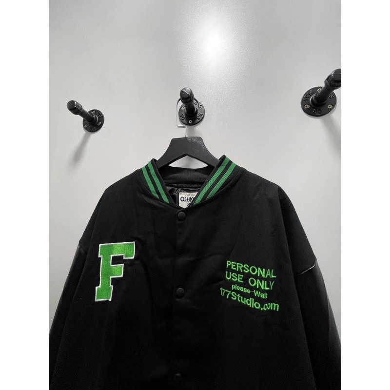 Áo khoác bomber vasity kaki phối tay da thêu F