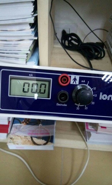 Máy trị ra mồ hôi tay, chân made in Pháp