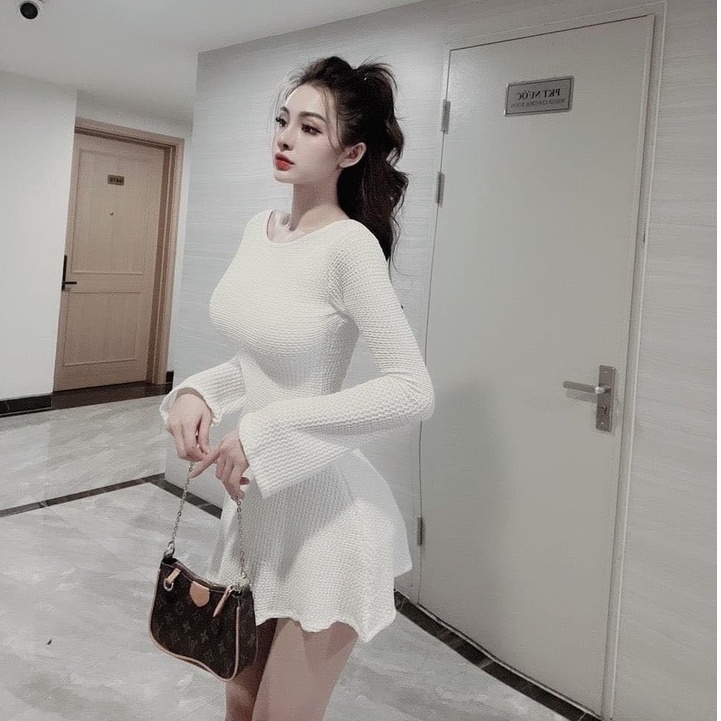 Đầm Xoè Tay Loe Hở Lưng