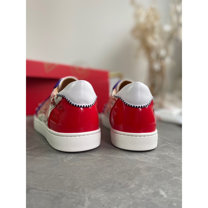 Giày nam nữ in hoạ tiết mũi đinh bo tròn đế cao su