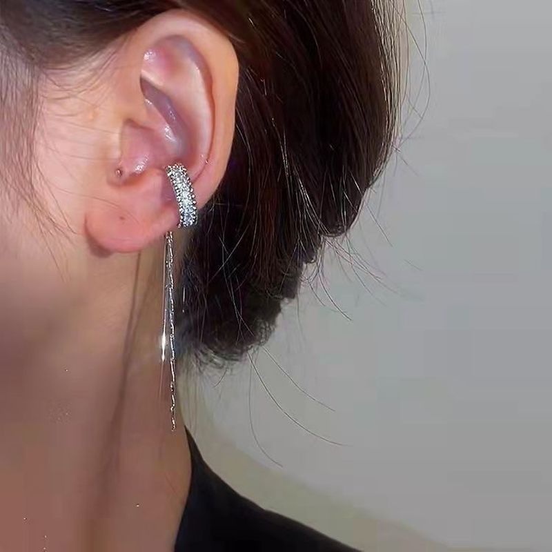 Khuyên Tai Dạng Kẹp Dáng Dài Đính Đá Zircon Hình Giọt Nước Phối Tua Rua Thời Trang Sang Trọng Cho Nữ