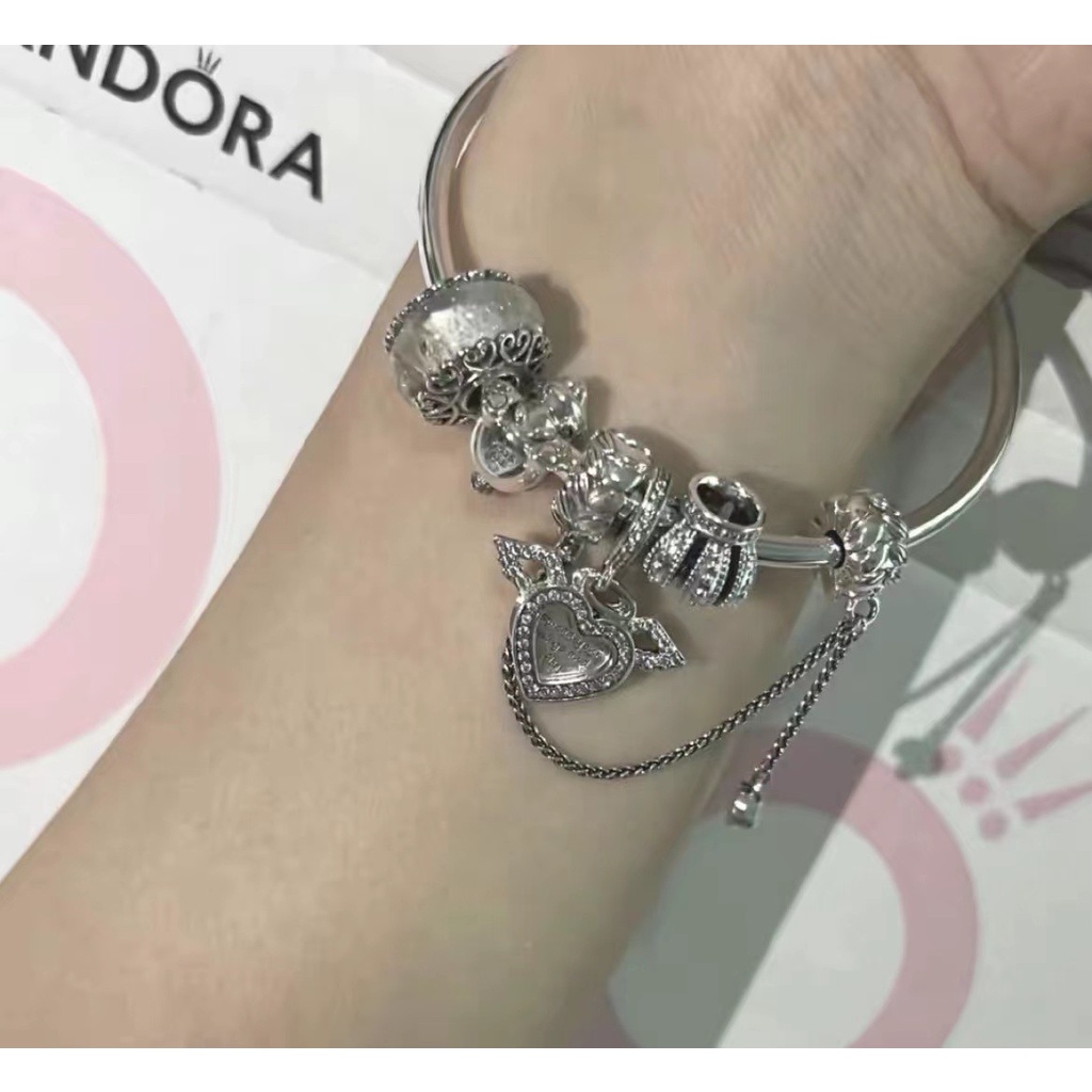 Trang phục thiên thần Pandora đi kèm với hộp quà tặng