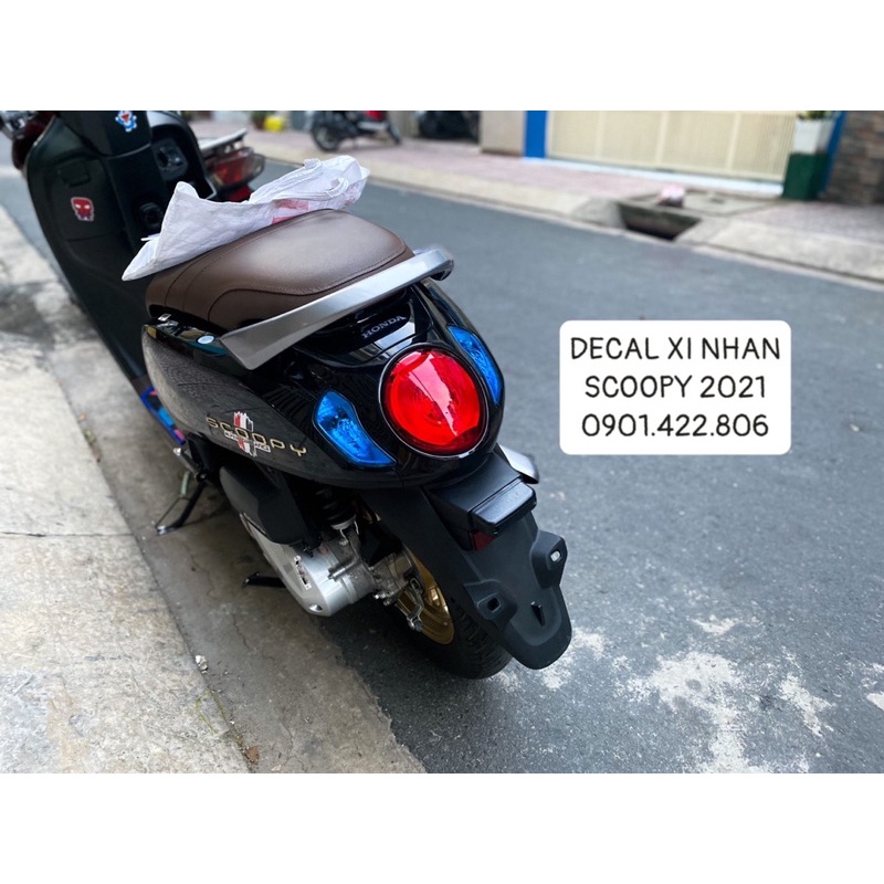 Decal Xi Nhan Đèn Hậu Scoopy 2021