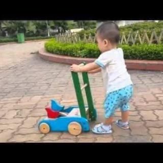 Xe gà tập đi