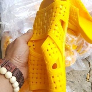 Dép tổ ong màu vàng
