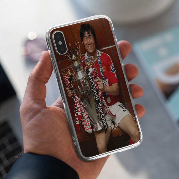 Ốp lưng ốp Iphone Park Jisung -  Manchester United cầm cúp Ngoại hạng anh từ 6 đến 12 MAN20210071