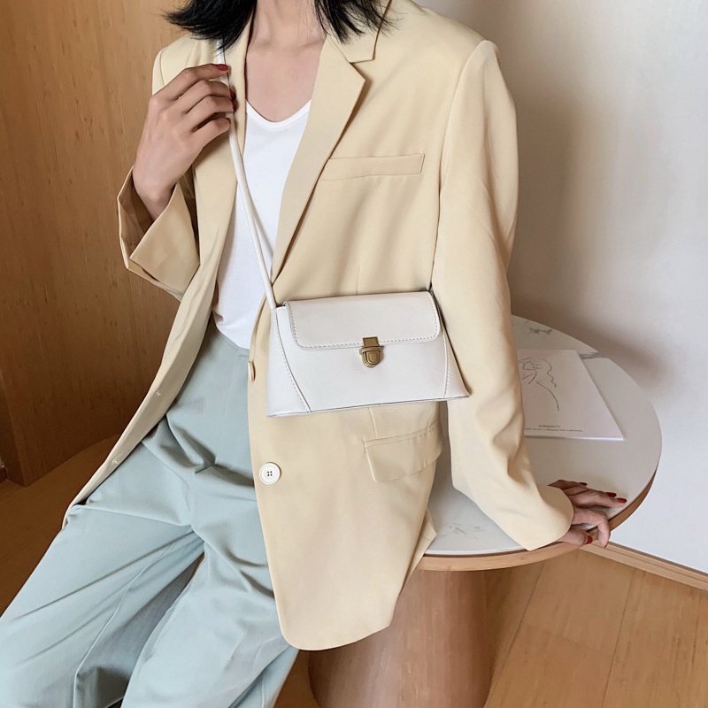 Underarm bag women's bag 2020 new fashion spring and summer retro French Sheng Shi commuter advanced single shoulder bag stick bag