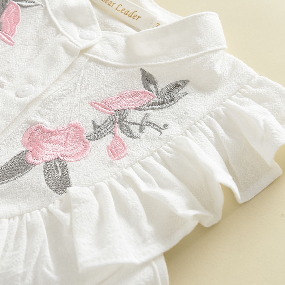 Set trang phục 2 món BEAR LEADER gồm áo kiểu thêu họa tiết hoa và quần đùi thời trang mùa hè 2021 cho bé gái