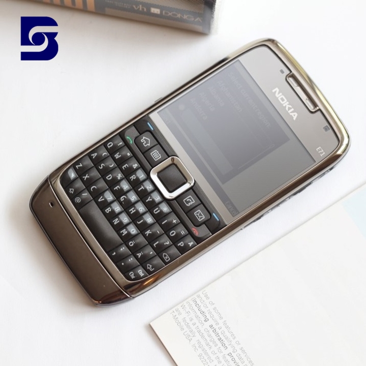 Điện thoại Nokia E71 thiết kế kim loại sang trọng bàn phím querty