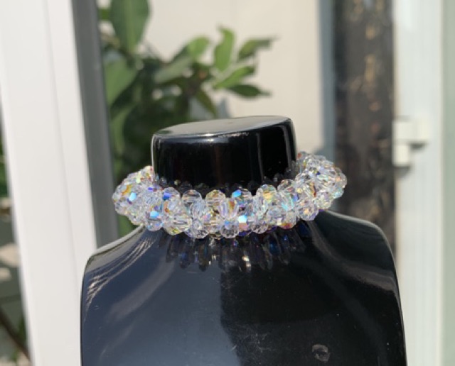 Lắc tay pha lê Swarovski Tam Giác . Được làm từ hạt tròn