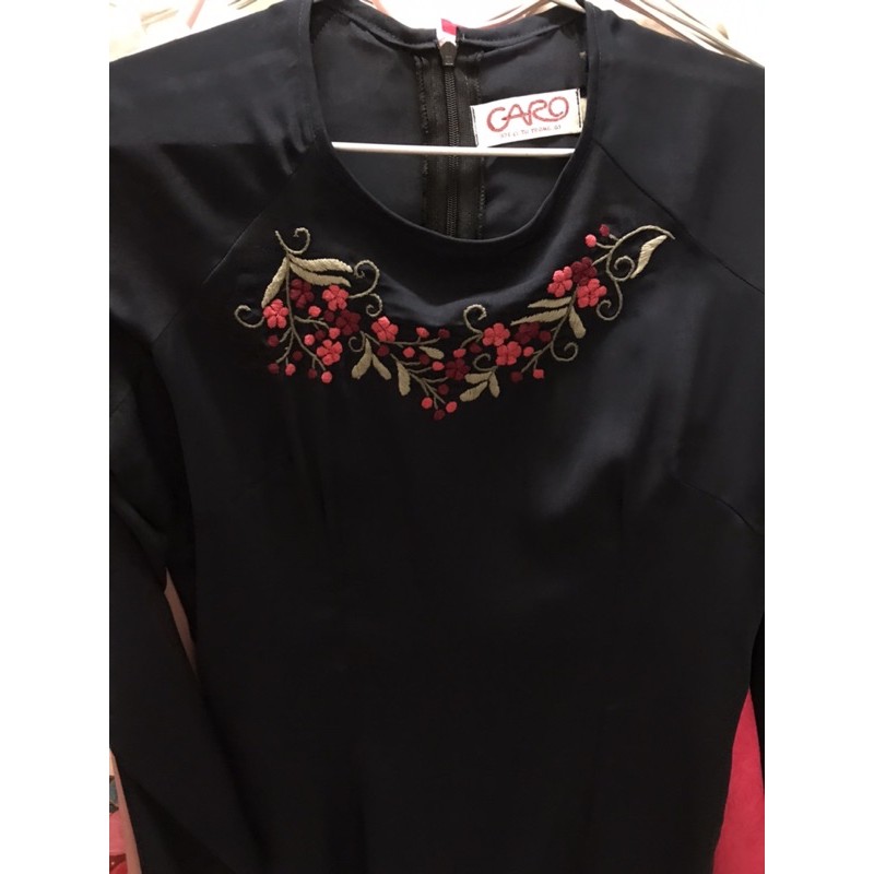 Áo dài tơ tằm thêu tay tím than