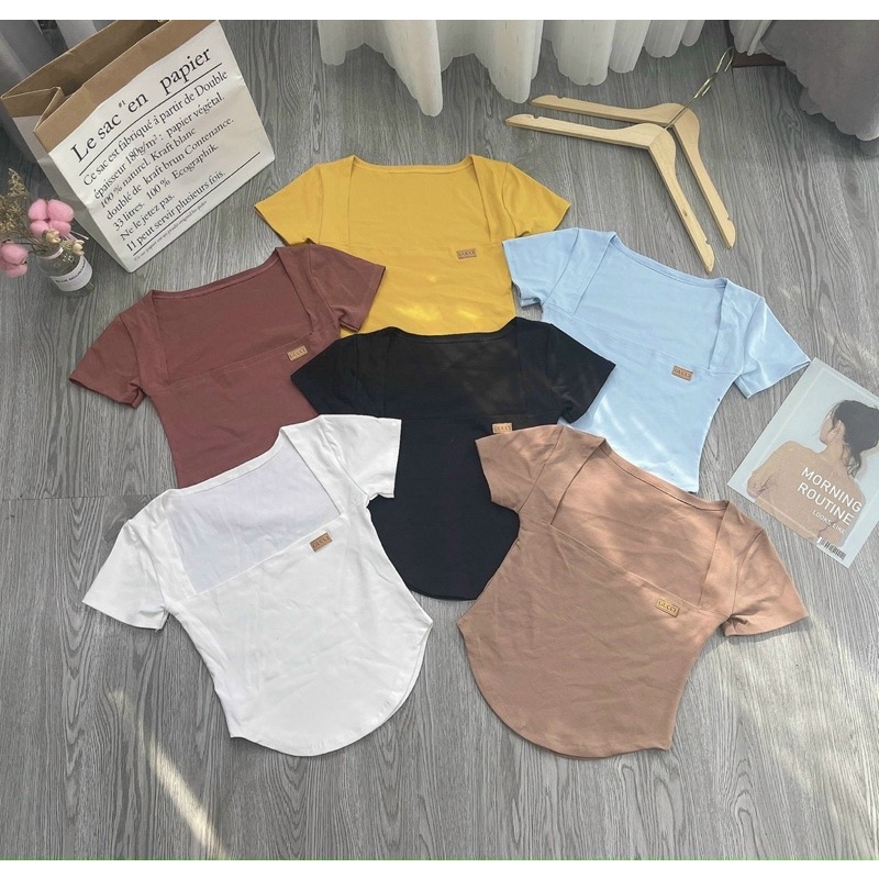 Áo croptop logo cổ u