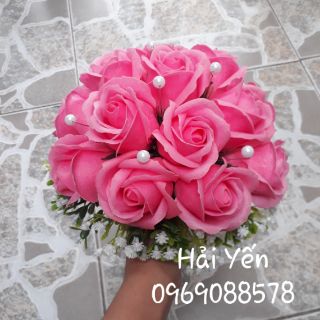 Hoa cầm tay cô dâu