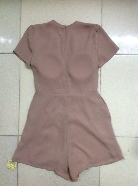 Jum đùi màu nude hiệu Country Road