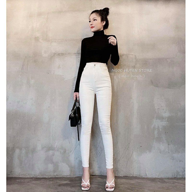 quần dài nữ trắng dáng ôm và loe trọn trên livetream