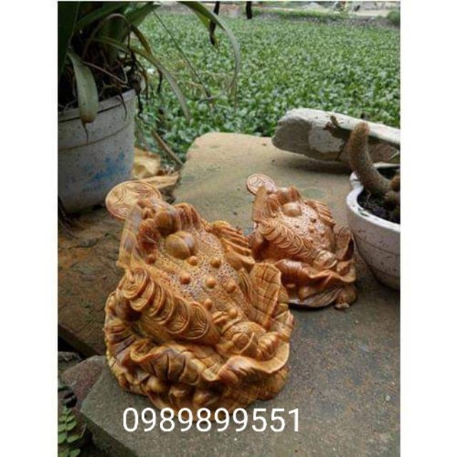 Tượng con cóc gỗ huyết long