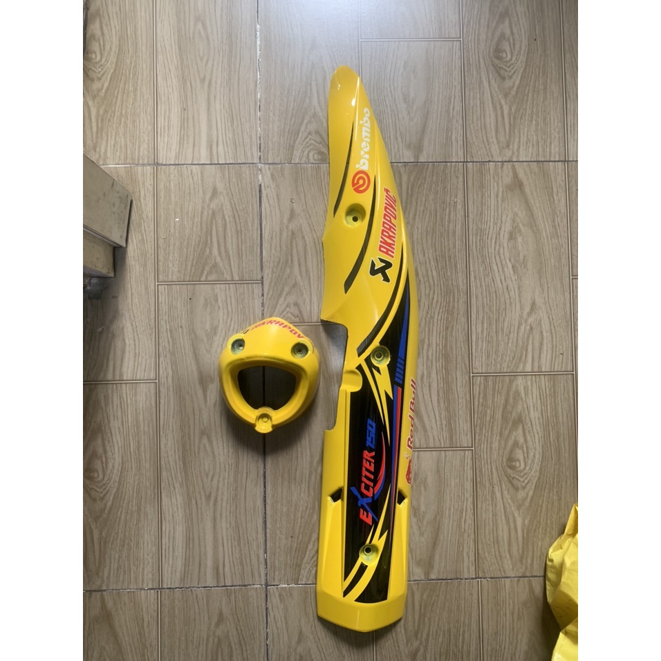 Ốp pô và chụp đích pô xe exciter 150 màu vàng đen