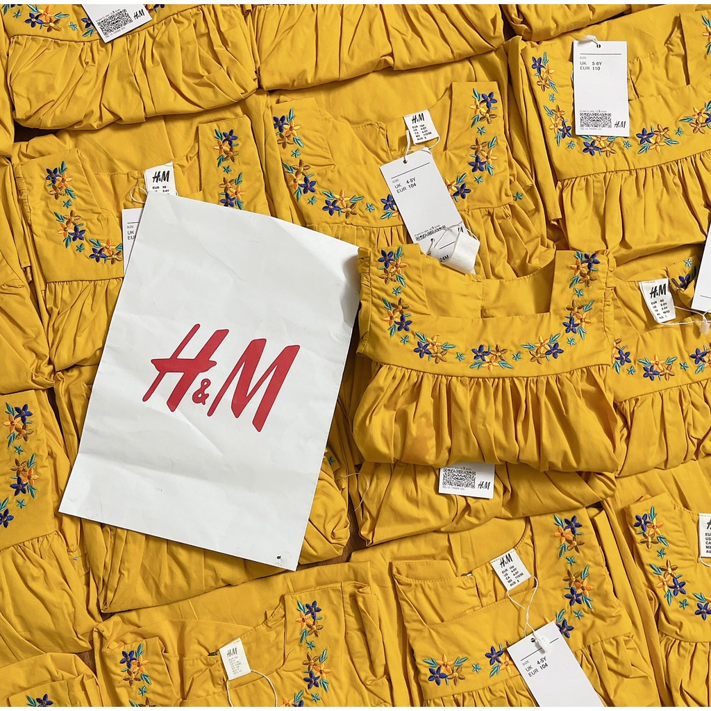 Váy vàng HM thêu viền cổ vuông xinh xắn cho bé gái