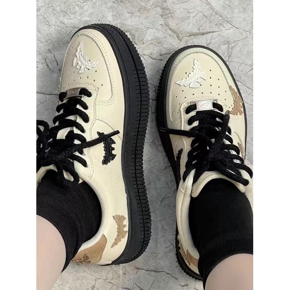 Giày da thể thao hoạ tiết ulzzang