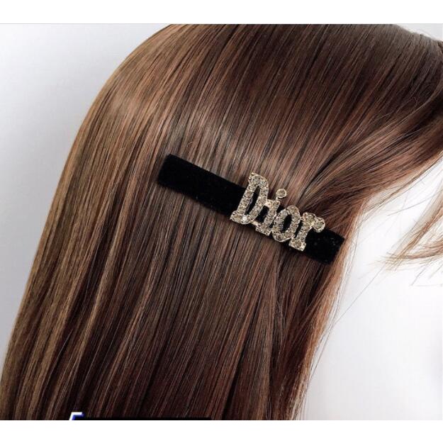 Kẹp tóc thiết kế đính logo Chanel đơn giản thời trang cho nữ