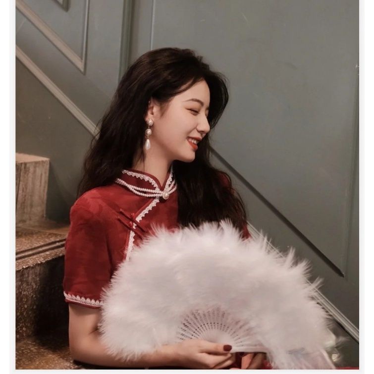 Toàn Bộ Quạt Xếp Chất Liệu Nhung Dày Dặn Phối Lông Vũ Phong Cách Cổ Điển