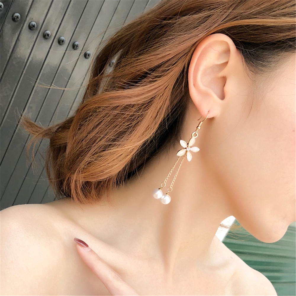 Khuyên tai dáng dài phối hoa thời trang xinh xắn cho nữ