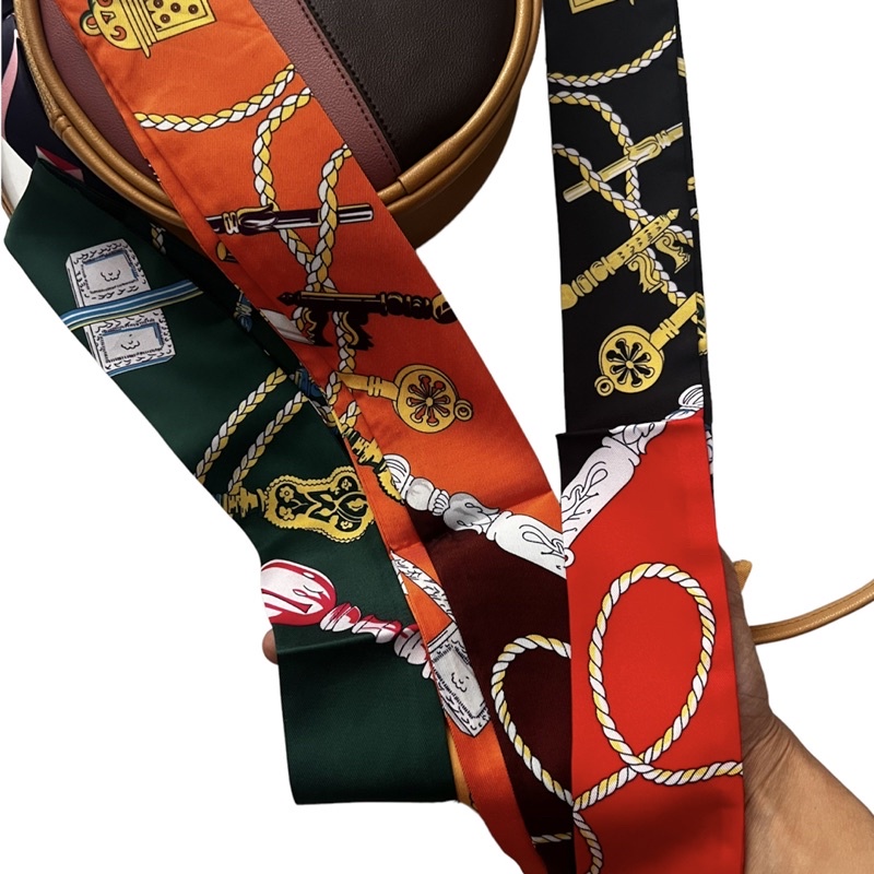 Khăn quấn túi xách nữ in hoa văn dây xích