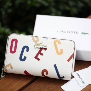 Ví Lacoste
