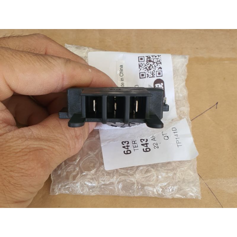 ĐẾ GÀI CHÂN PIN MAKITA DHR171, DDF083, DHR182, DHP484, DHP486, DTW700, DTW300, DTD172, TP141. CHÍNH HÃNG