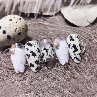 top trứng cút trang trí móng tay