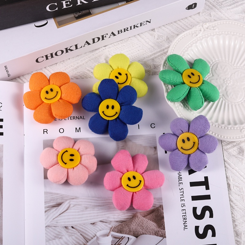 Ghim Cài Áo Hình Hoa Hướng Dương Mặt Cười Nhiều Màu Sắc Dễ Thương Cho Bạn Bè