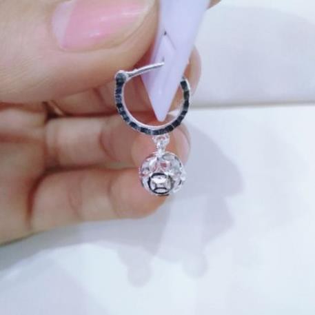 bông tai bạc hình cầu , chạm khắc kim tiền , tài lộc , may mắn , tiền tài , đều hội tụ trên sản phẩm này luôn ạ hihi