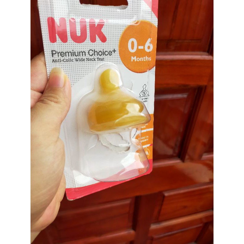 Bình sữa cảm biến nhiệt báo nóng NUK PREMIUM - tặng kèm núm ty cao su Nuk cổ rộng 0-6m