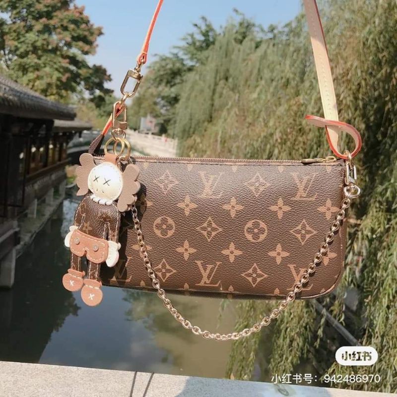 Phụ Kiện Móc khoá lv treo túi xách