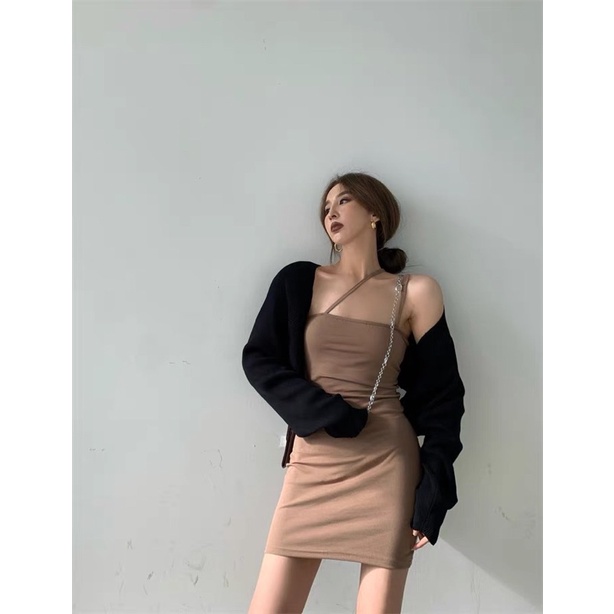 Đầm body và khoác len lửng