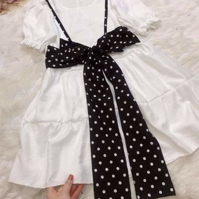 Váy yếm nơ chấm bi