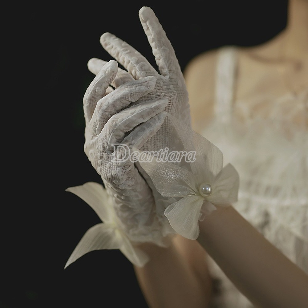 Đôi găng tay đính nơ ngọc trai nhân tạo cho cô dâu