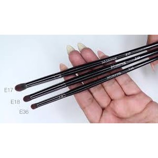 Cọ tán màu mắt chi tiết Morphe E17 - CREASE PRECISION BLENDER