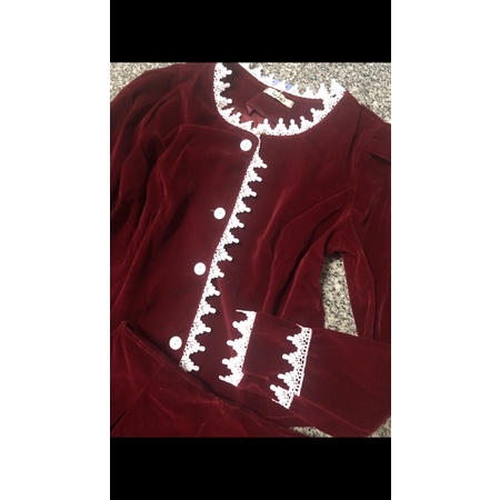 H1- set 2 món nhung , chân váy xoè, áo viền ren nhọn