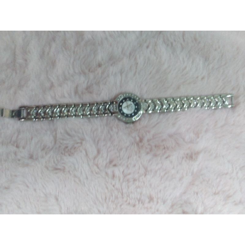 Đồng hồ si nữ hiệu Valentino