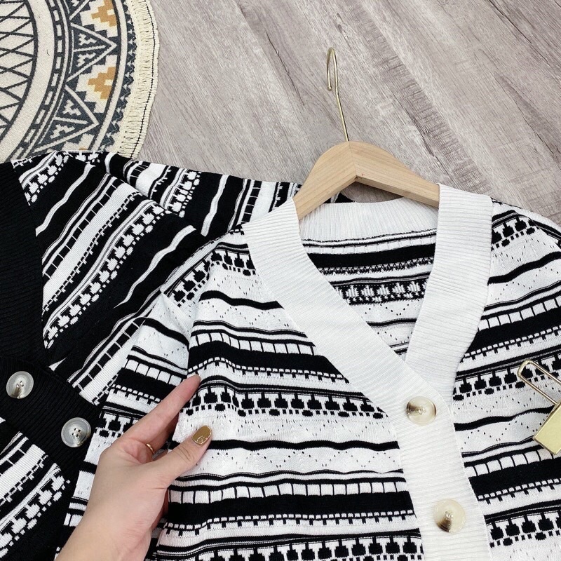 Áo khoác Cardigan dệt kim tay dài cổ chữ V dáng rộng họa tiết kẻ sọc phong cách retro hàng mới dành cho bạn nữ