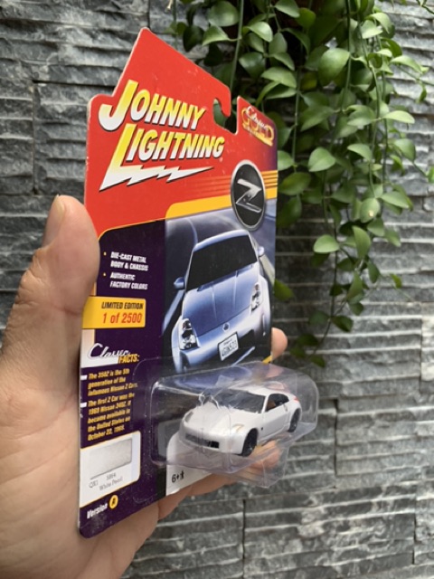 Johnny Lightning - 2004 Nissan 350z - Xe mô hình tỉ lệ 1/64