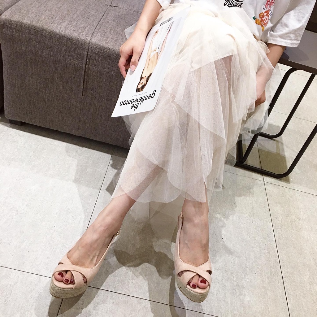 Giày Sandal Mùa Hè 2022 Bằng Da Lộn Đế Phẳng Hở Ngón Có Dây Bện Có Khóa Cài