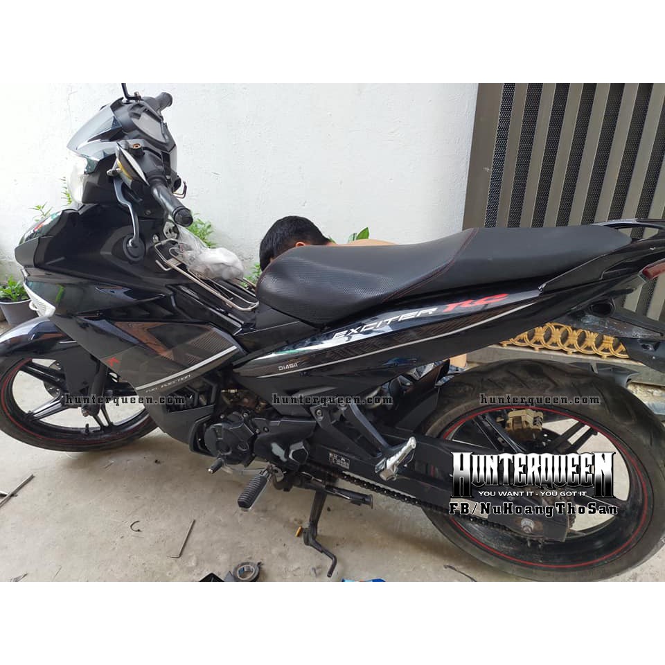 Tem Exciter 150, MX king sọc. Xe xám đen bóng, chỉ trắng, chữ ex. Chỉnh sửa theo yêu cầu. Sắc nét, bền màu, chống nước