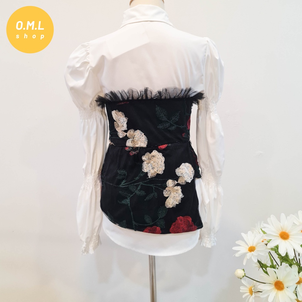 Set áo sơ mi trắng tay phồng phối áo ống lưới đen thêu hoa cá tính