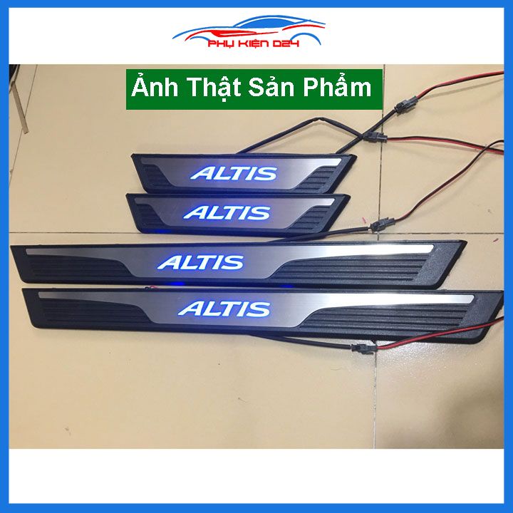 Bộ 4 nẹp bước chân ốp bậc cửa ngoài có đèn Altis 2014-2015-2016-2017-2018-2019-2020-2021