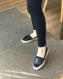 Giày slip on đinh tán