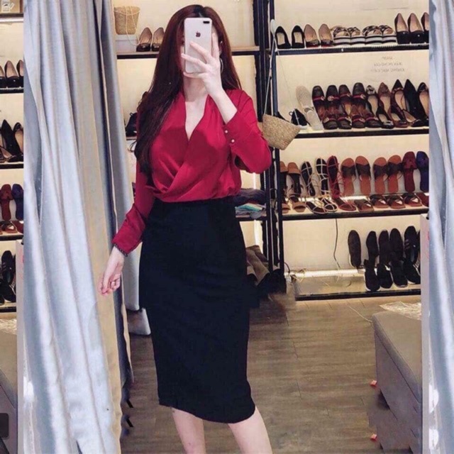 Đầm body hai dây nút