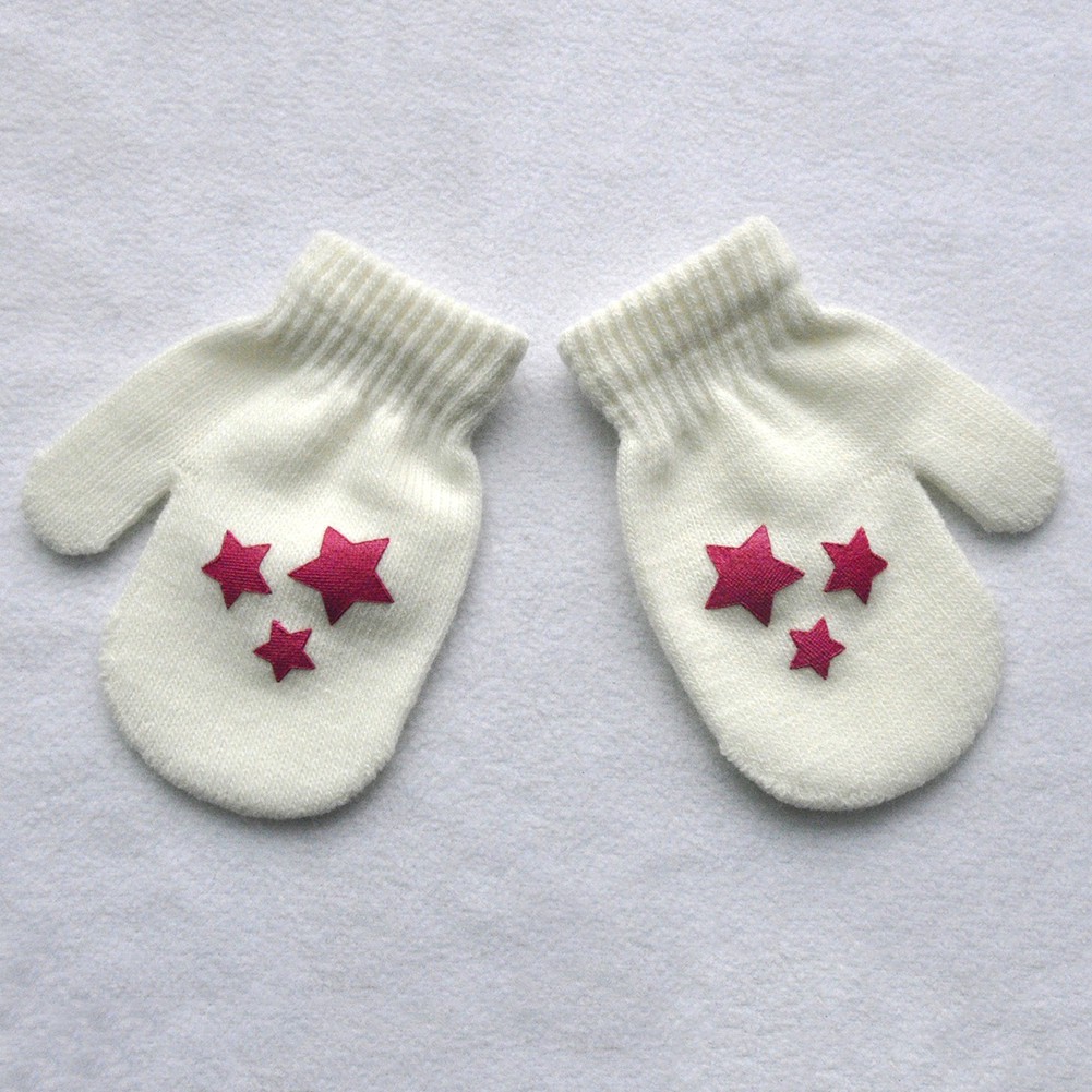 Găng tay đan len giữ ấm đính trái tim cho bé trai và bé gái